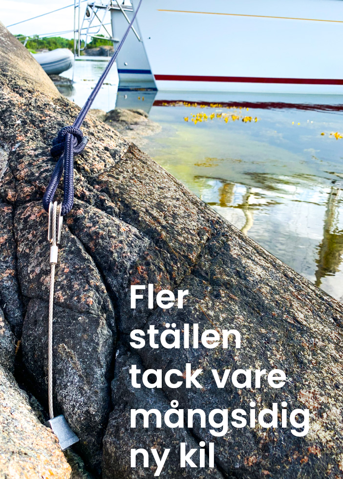 Fler-stallen-att-fortoja-med-ny bergskil En fastsatt bergskil med förtöjning till segelbåt i en naturhamn. Överlagd bildtext: “Fler ställen tack vare mångsidig ny bergskil”